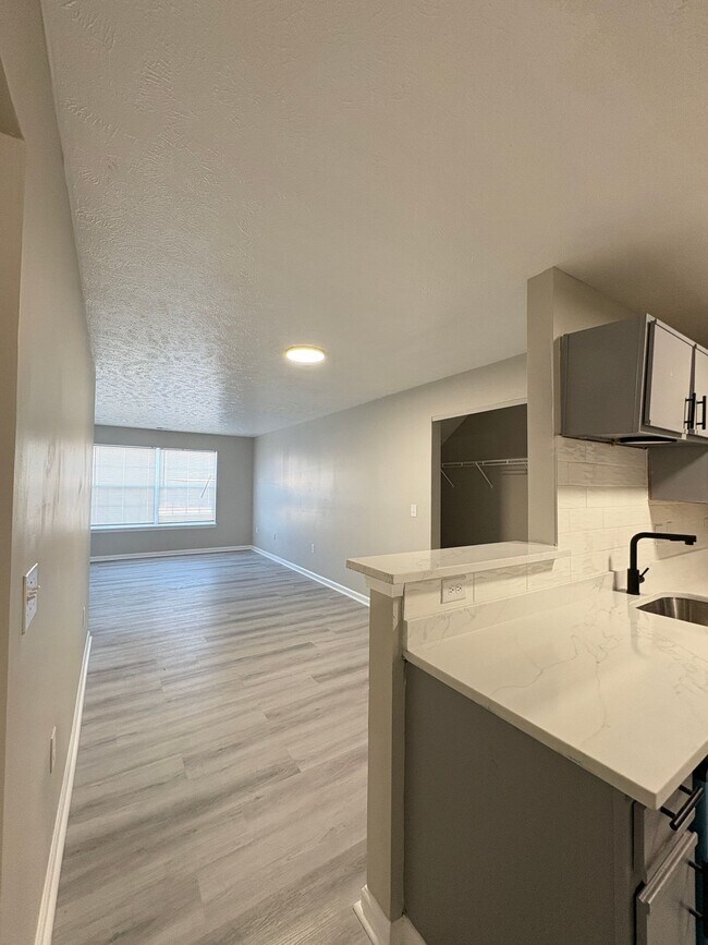 Building Photo - Bellagio Living III