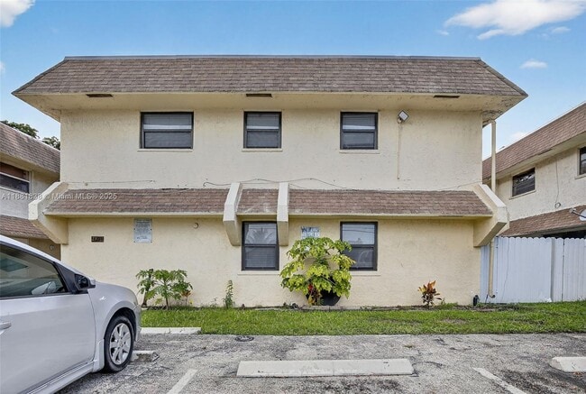 Building Photo - 1721 SW 40th Terrace