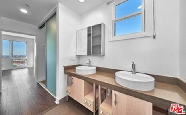 Building Photo - 1234 Wilshire Blvd