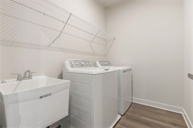 Building Photo - Available NOW! 4 Bed, 4 Bath in 751-South Neighborhood!