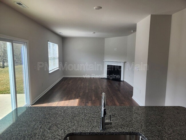 Building Photo - 92 Queen Vly Wy