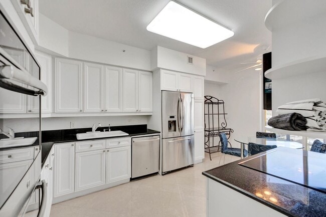 Building Photo - 3100 N Ocean Blvd