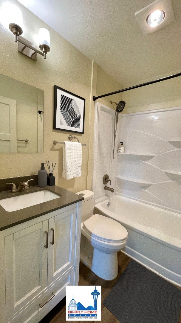 Building Photo - Cute 3 bedroom 2 bath home in Tacoma!