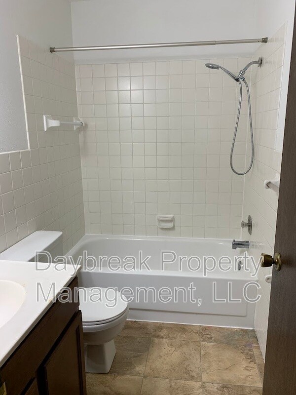 Building Photo - 3024-9 1/2 9 1/2 St N