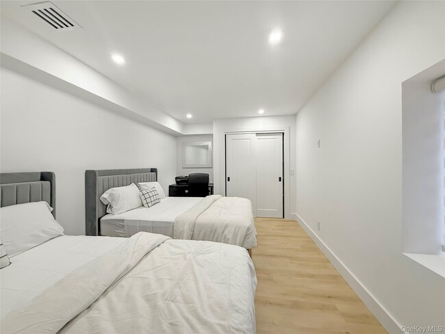 Building Photo - 121 Ponquogue Ave