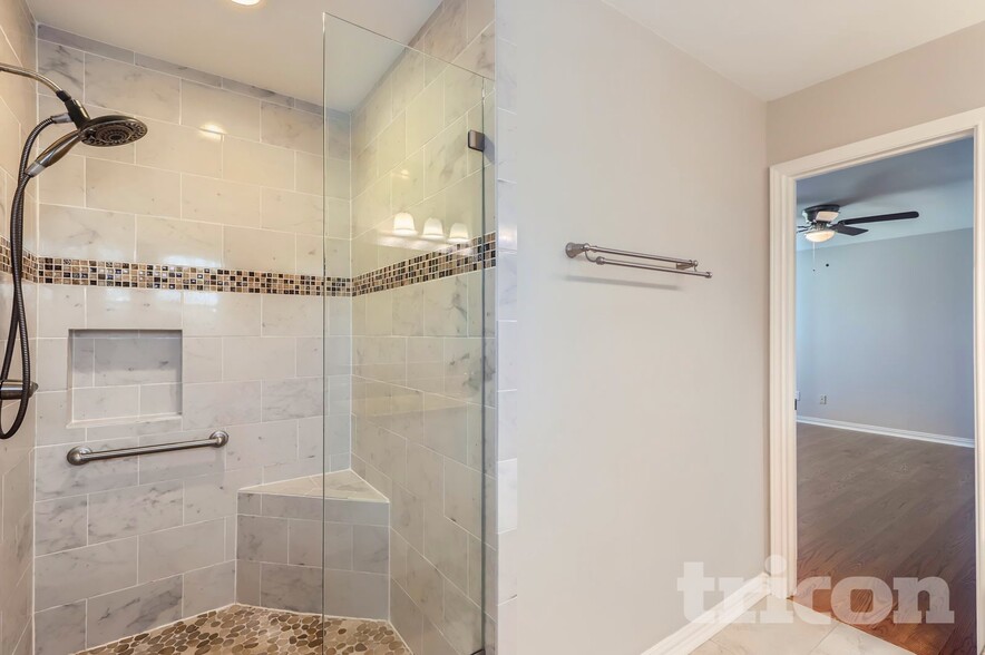 Building Photo - 2113 Tampico Dr