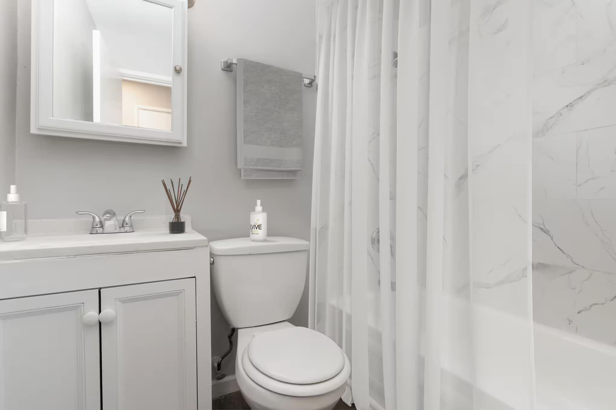 Building Photo - 113 E 77th St