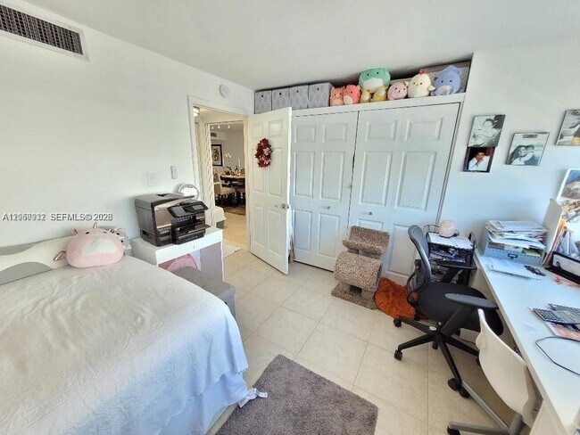 Building Photo - 18081 Biscayne Blvd