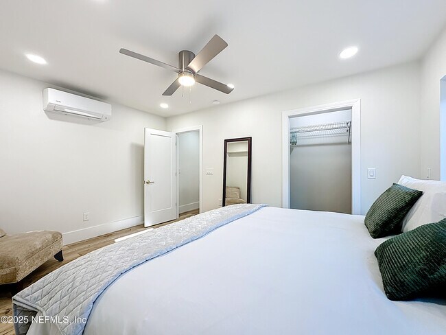 Building Photo - 912 St Johns Ave