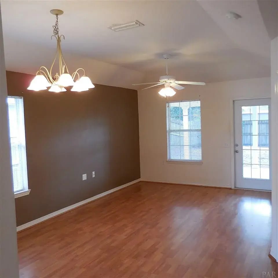 Building Photo - 1487 Dunhurst Dr