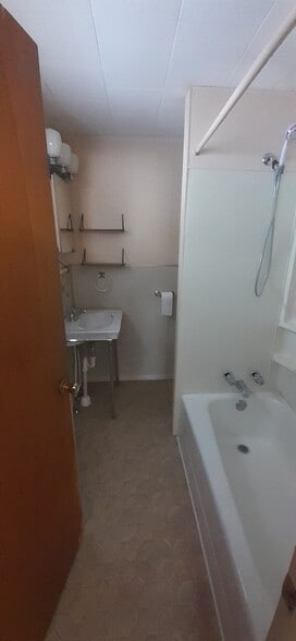 Building Photo - 201 Railroad St