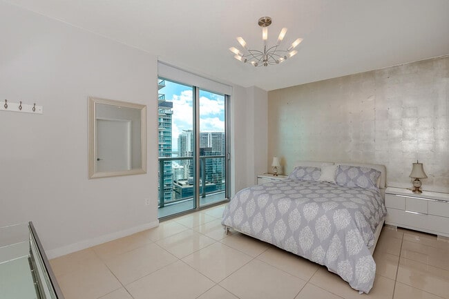 Building Photo - 1111 SW 1st Ave