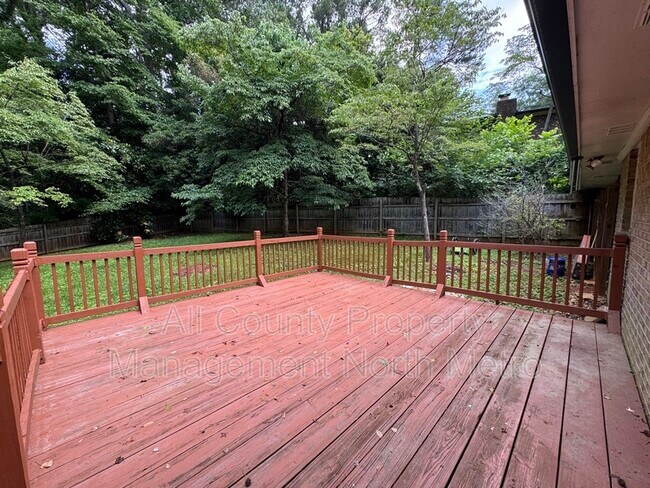 Building Photo - 4098 Idlevale Dr
