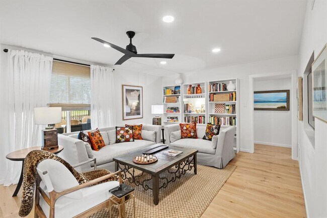 Building Photo - 5332 Balcones Dr