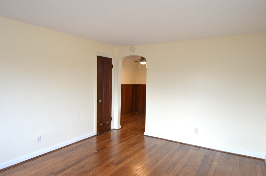 Primary Photo - 2532 Williams Ave