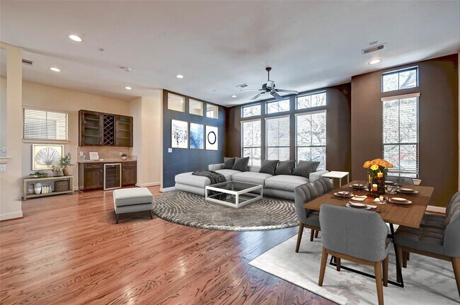 Building Photo - 5211 Eigel St
