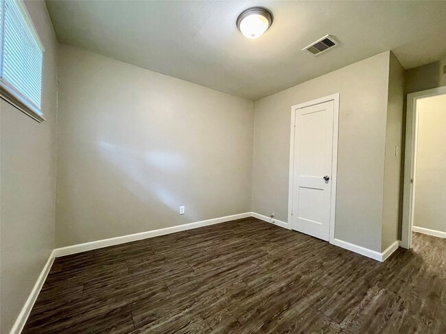 Building Photo - 5743 Beldart St