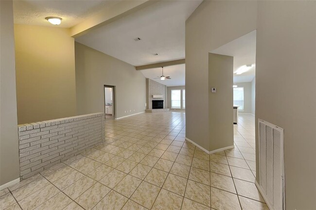 Building Photo - 8514 Greenleaf Lake Dr