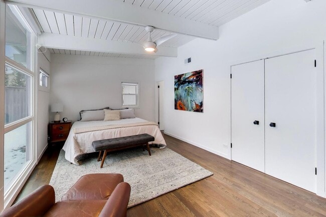 Building Photo - 2649 Crawford Ave