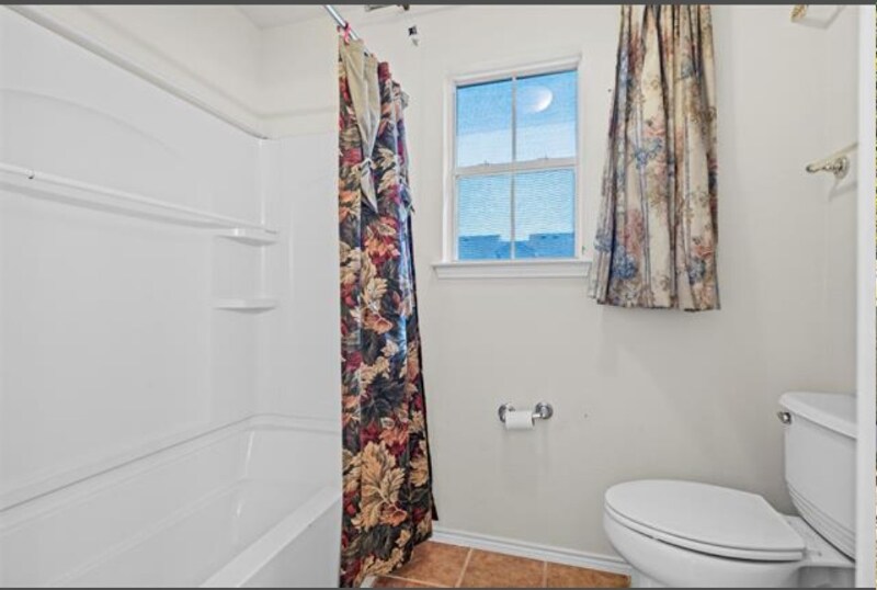 Building Photo - 2725 Hyde Park Dr