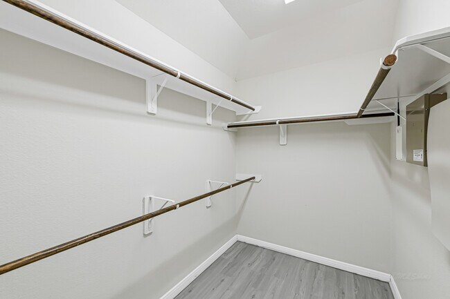 Building Photo - 4834 Oak Rambling Dr