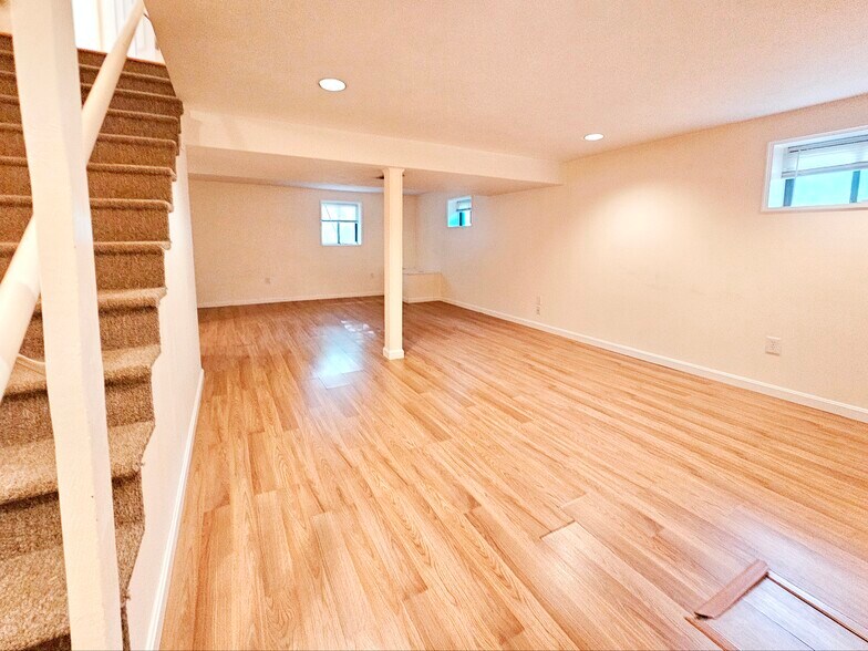 Building Photo - 11 Rockland Pl