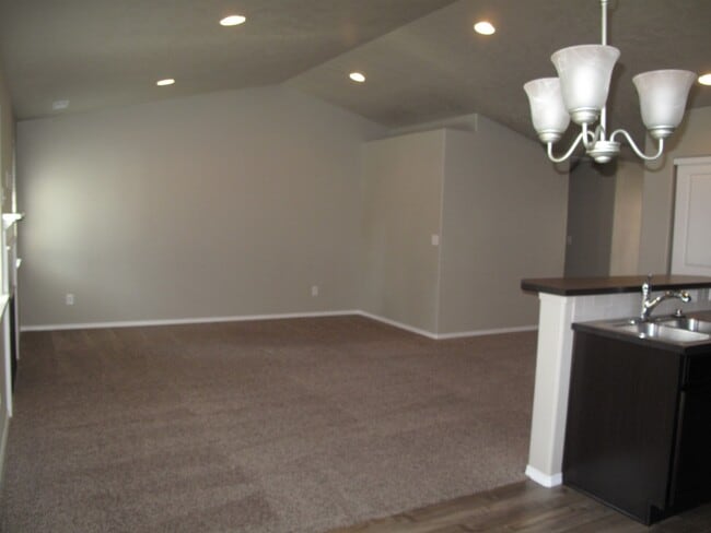 Building Photo - VILLAGE AT COLD SPRINGS