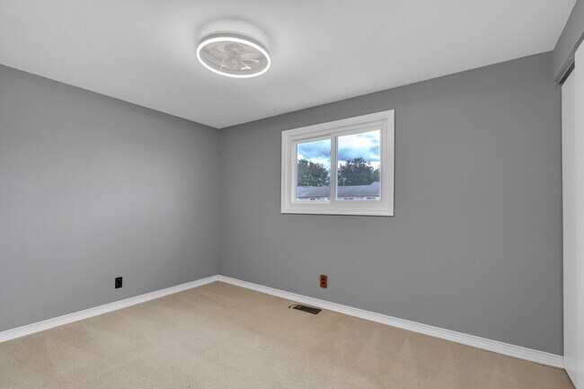 Building Photo - 414 Gainsborough Ct