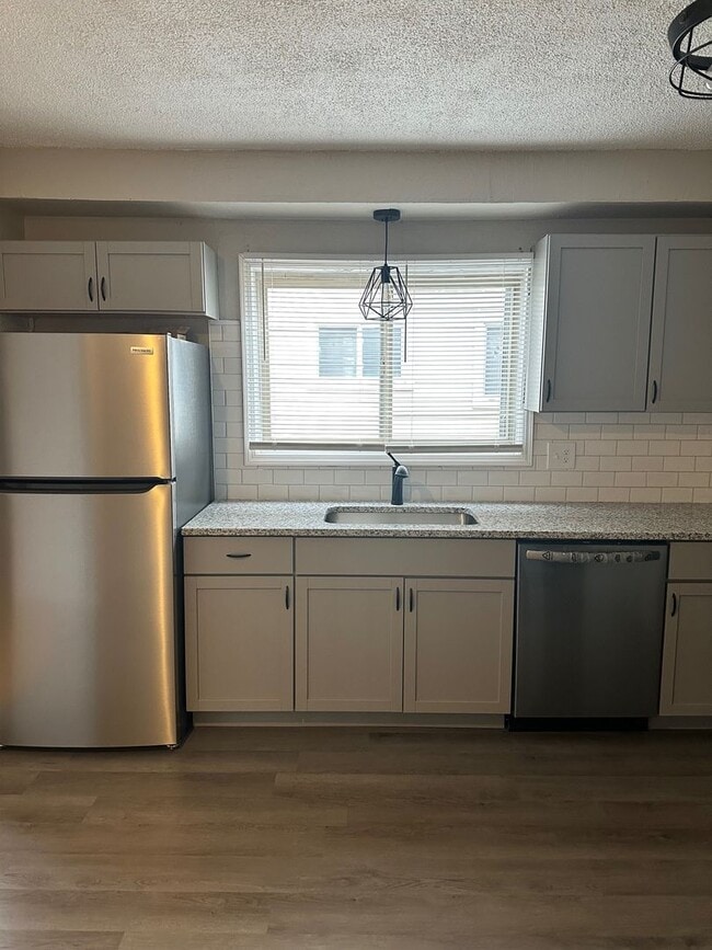 Building Photo - 3 bdrm with finished basement!