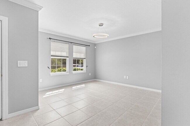 Building Photo - 681 SW Millard Dr