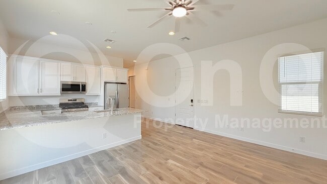 Building Photo - 10048 S Dutchman Dr