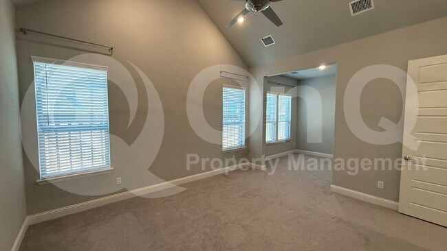 Building Photo - 3508 Covedale Blvd
