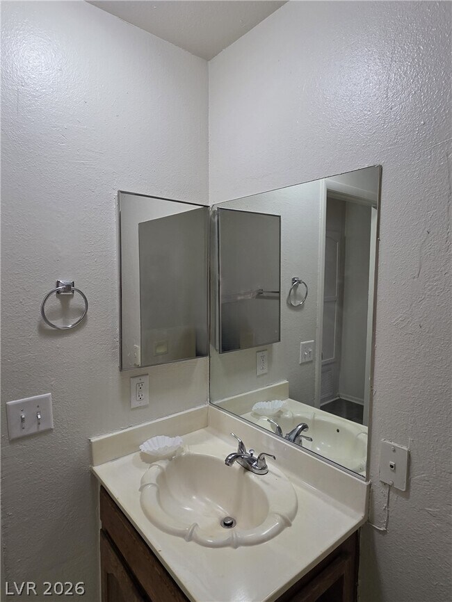 Building Photo - 6671 W Tropicana Ave