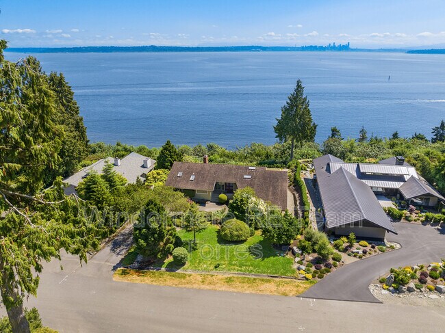 Building Photo - 10837 Bill Point Bluff NE