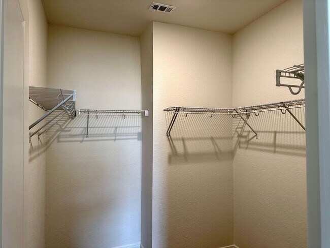 Building Photo - Open concept ranch