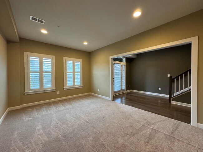 Building Photo - Stunning 4 Level 4 Bed 3/2 Bath Home With Balcony And Deck In Westmoore At Moorefield