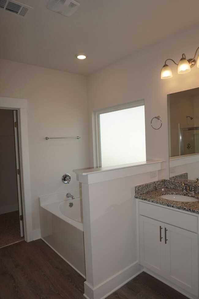 Building Photo - New Home in Gulf Breeze