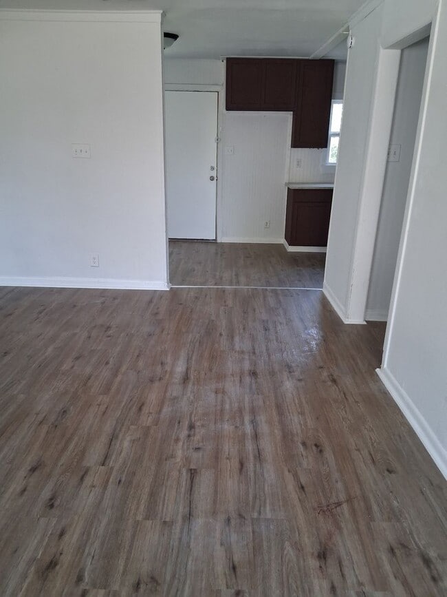 Building Photo - 1302 Pecan St