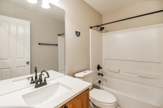 Building Photo - 1721 Duck Cove Dr