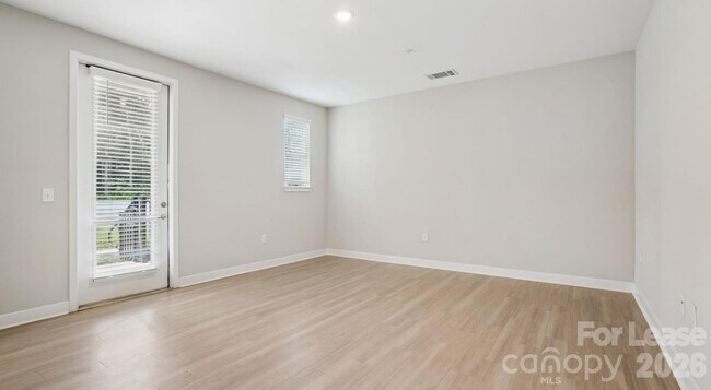 Building Photo - 4010 Waiting St