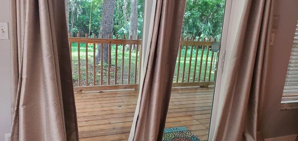 lots of natural light - 6542 Sherry Ln