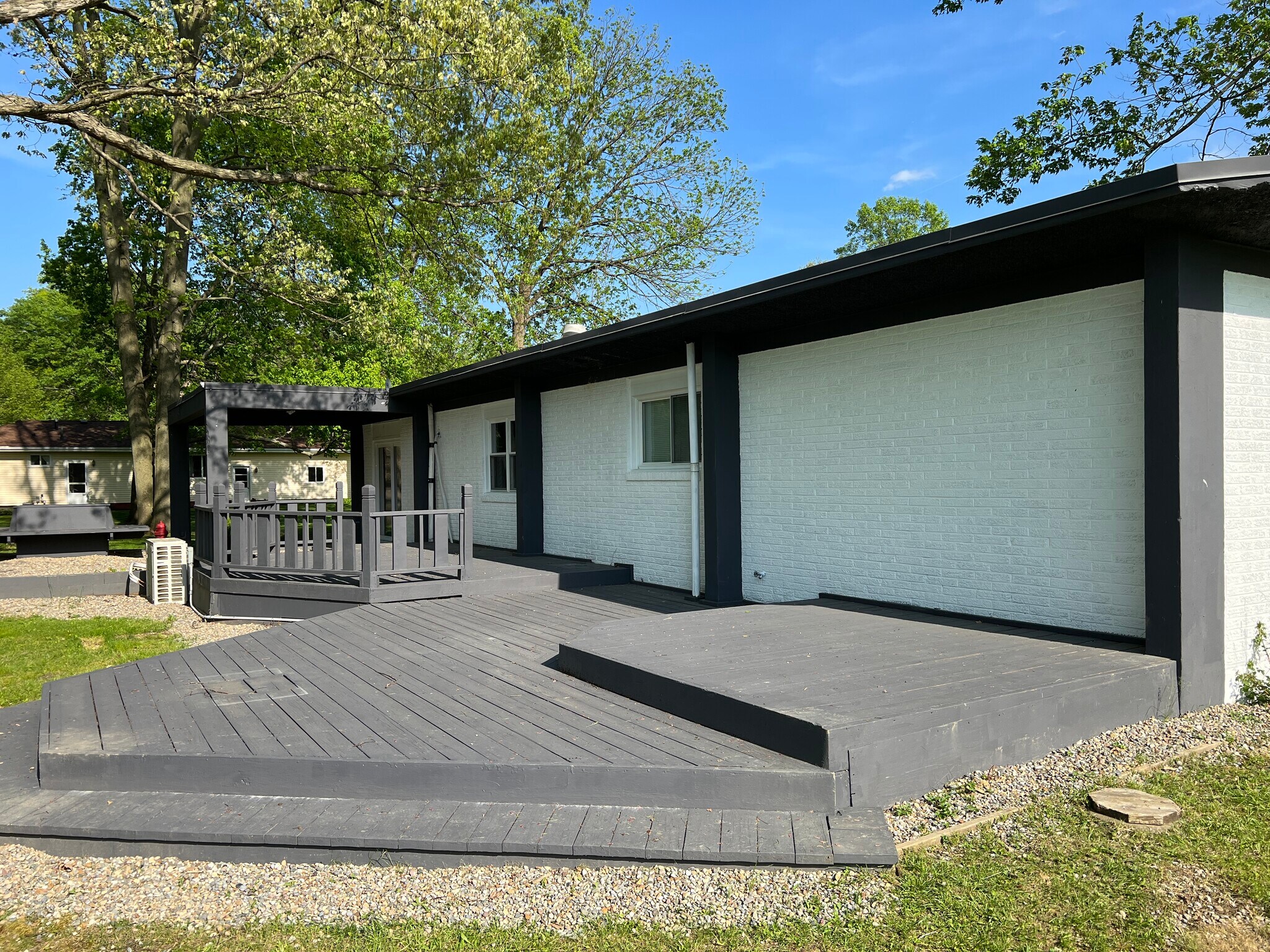 Exterior - 3295 Trumbull Ave