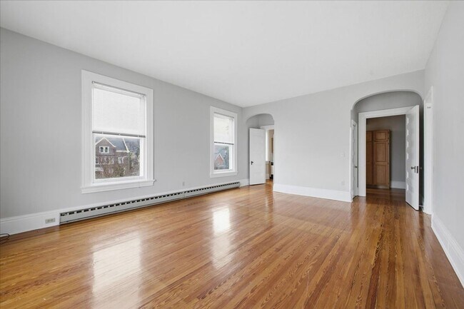 Building Photo - 825 Delaware Ave