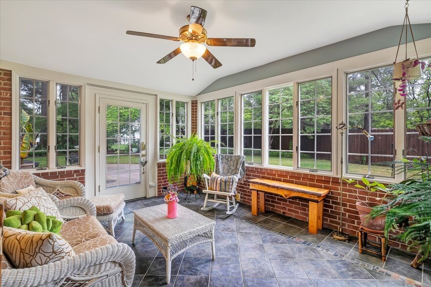 Building Photo - 15 Brazillian Ct