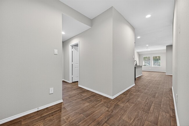 Building Photo - 40320 Hilltop Pr Dr