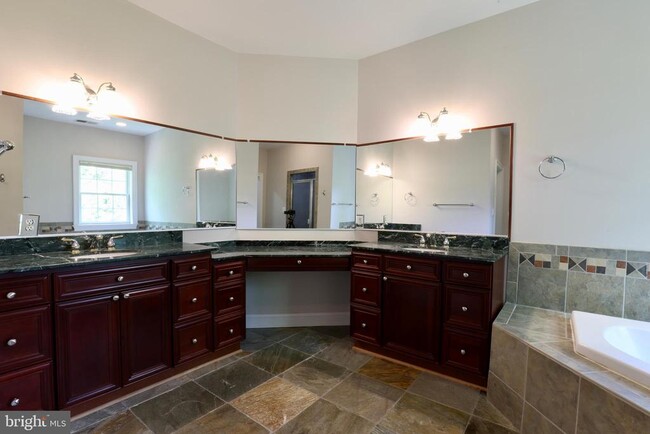Building Photo - 1310 Forestwood Dr