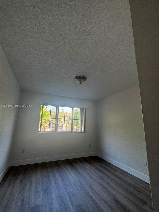 Building Photo - 2439 Centergate Dr
