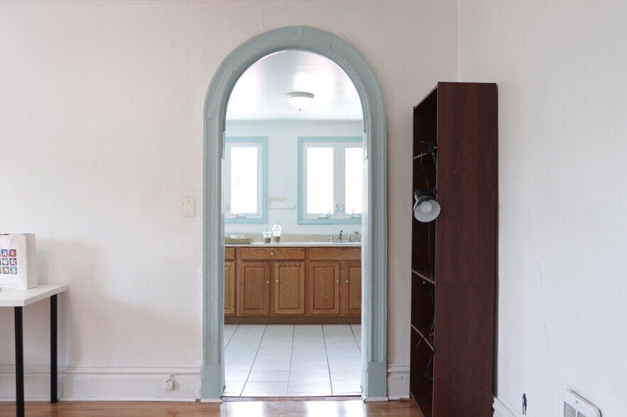 Building Photo - 5801 Douglas St