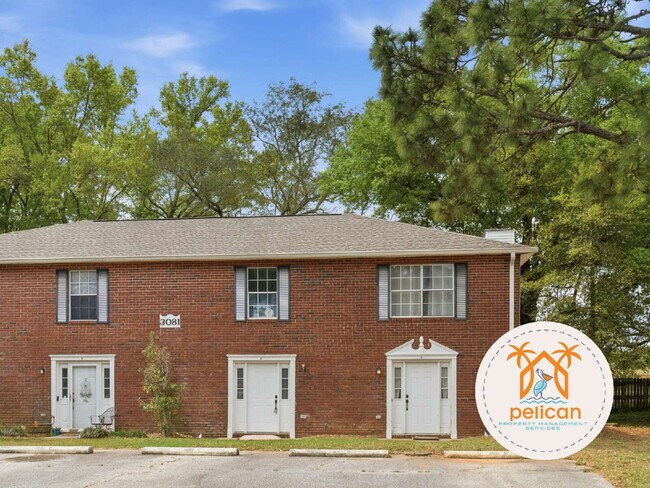 Building Photo - Bright townhome in the heart of Pensacola