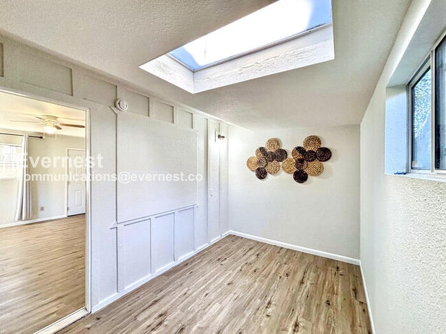 Building Photo - 6489 Rainbow Heights Rd